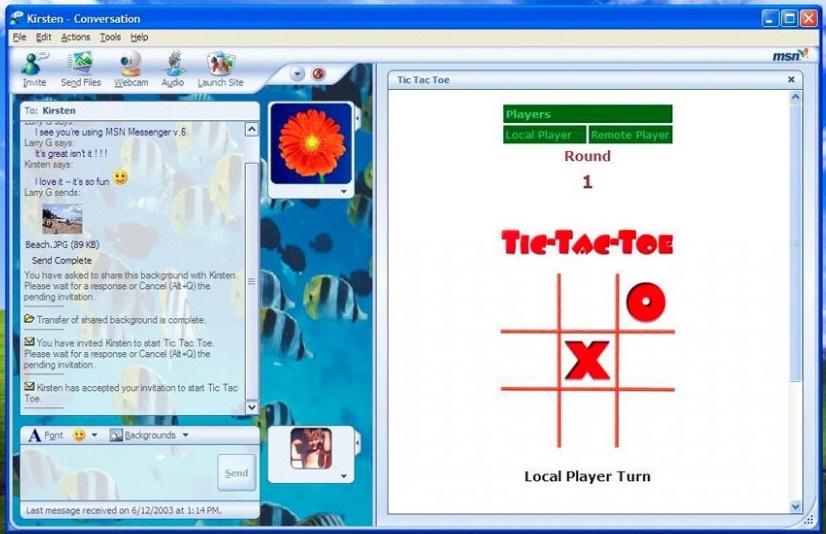 Finestra di chat di MSN Messenger 6 con skin e giochi